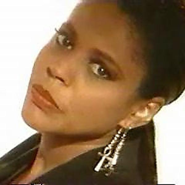 Crystal Waters songs listen or download mp3